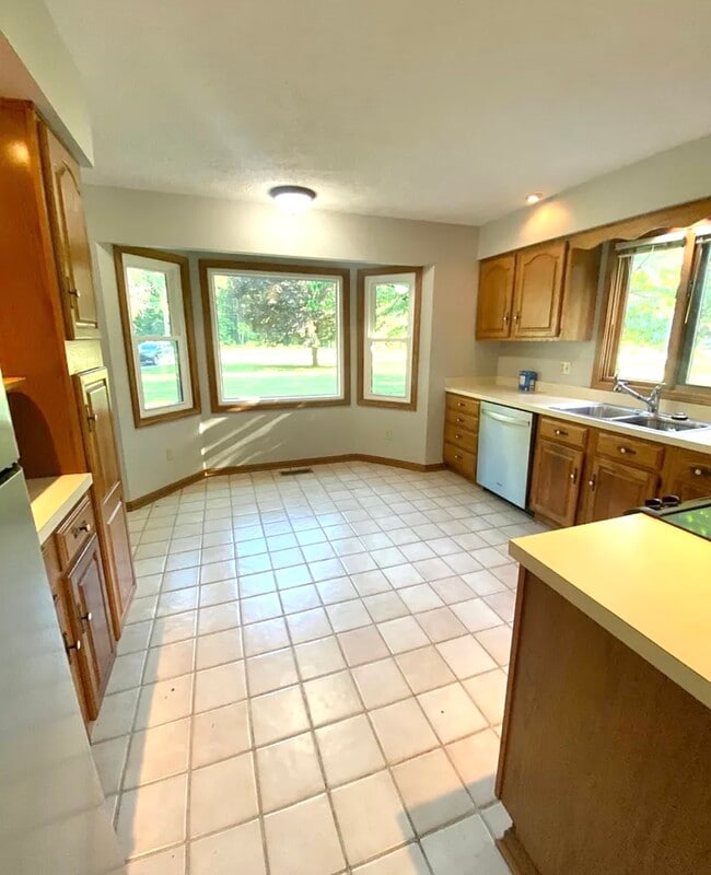 Building Photo - 3101 E Stoll Rd