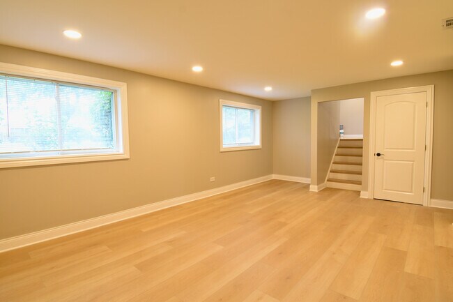 Building Photo - 515 N La Londe Ave