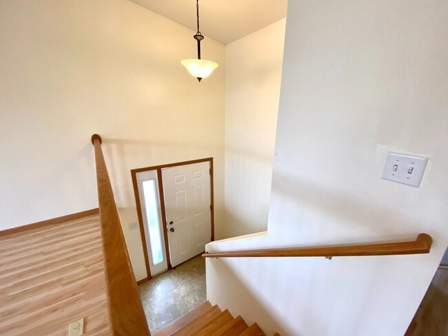 Building Photo - 3 bed Twinhome!!
