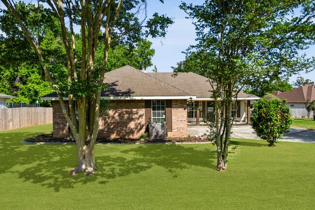 Building Photo - 87133 Golf Club Dr
