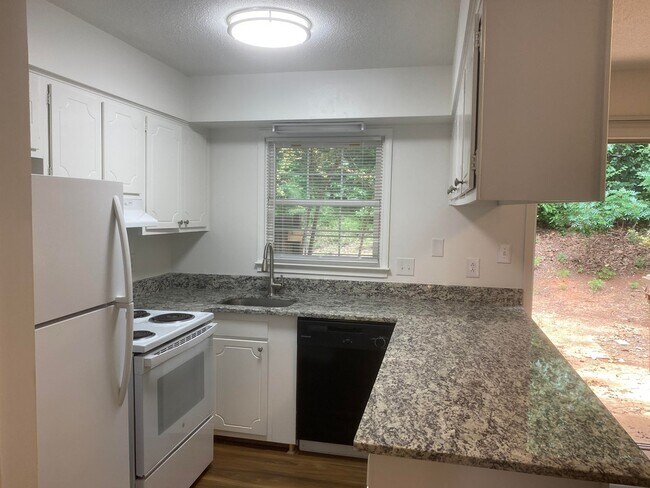 Building Photo - 1128 Nottingham Circle
