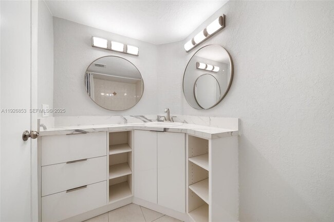 Building Photo - 1701 NE 191st St