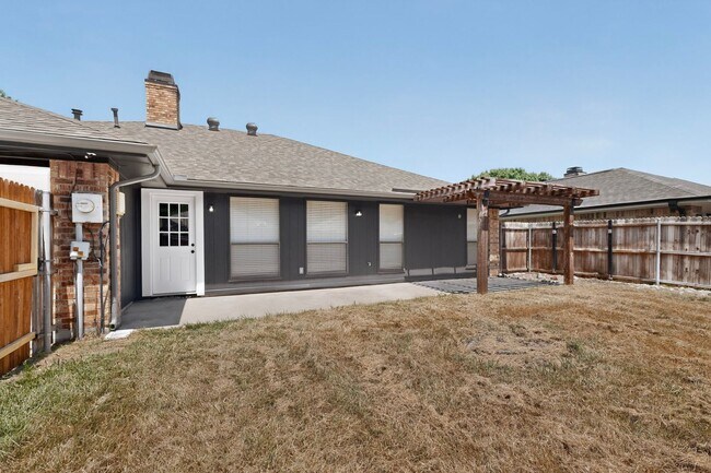 Building Photo - 3510 Amber Ave