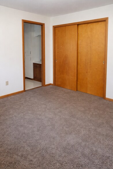 Guest bedroom 1 - 27 Gardenia Dr