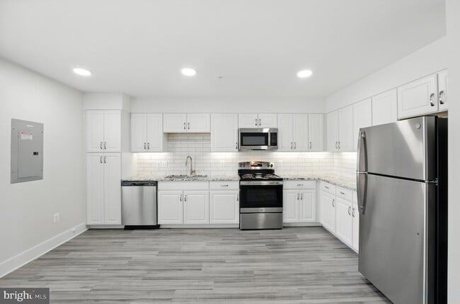 Building Photo - 19510 Village Walk