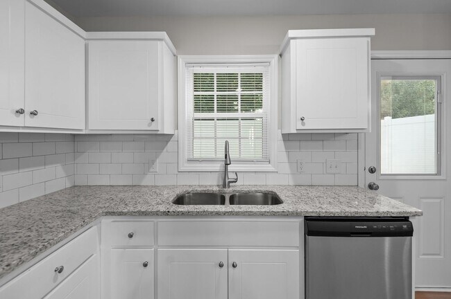Building Photo - Newly Constructed 2 & 3 bedroom Cross Cree...