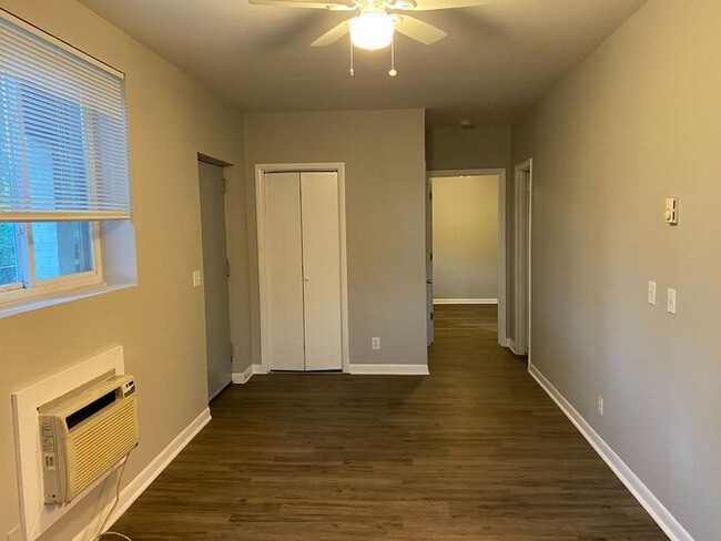 Building Photo - 1 Bed / 1 Bath Renovated Condo in South Nashville! Close to laundry! Surrounded by woods!