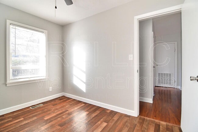 Building Photo - 6604 Estele Ave