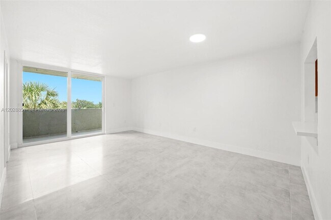 Building Photo - 10090 NW 80th Ct