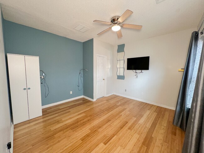 Building Photo - 7726 Bucknell Terrace