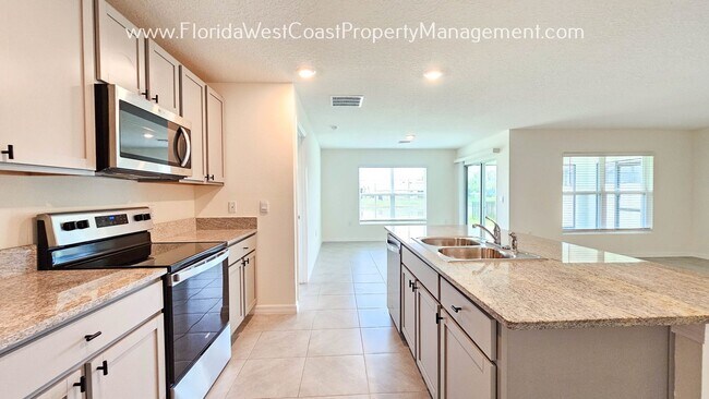 Building Photo - LOVELY 3 BEDROOM HOME WITHIN SILVERSTONE N...