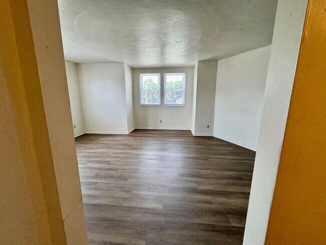 Building Photo - 212 N Highland Ave