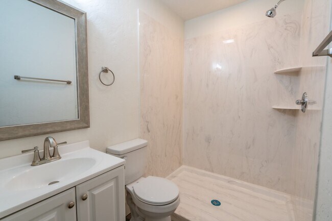 Building Photo - 345 S Zunis Ave