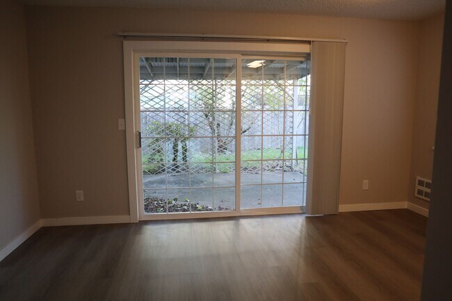 Building Photo - 600 SE 110th Ave
