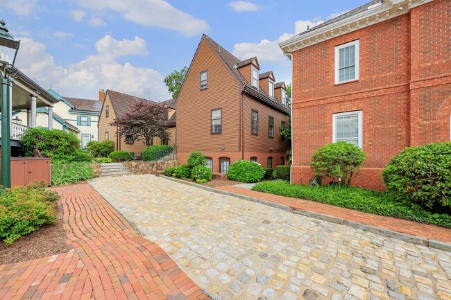 Building Photo - 39 Murray Hill Square