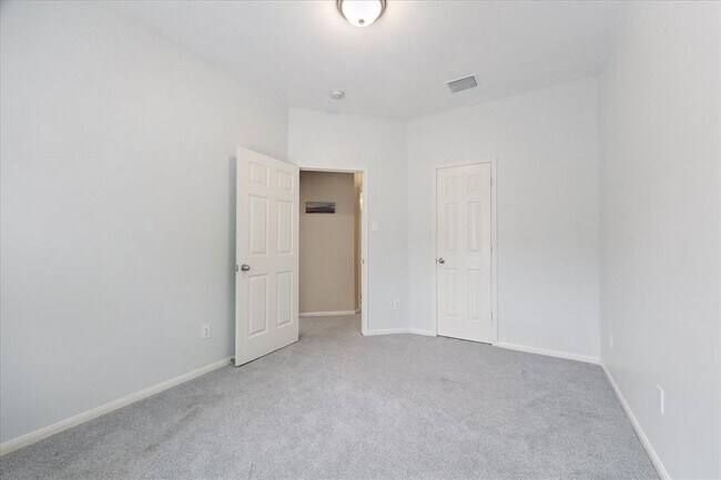 Building Photo - 3319 Harbrook Dr