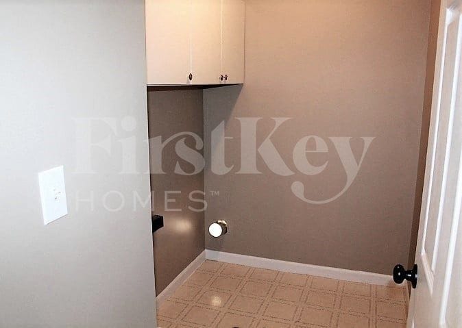 Building Photo - 3624 Fredricksburg Dr