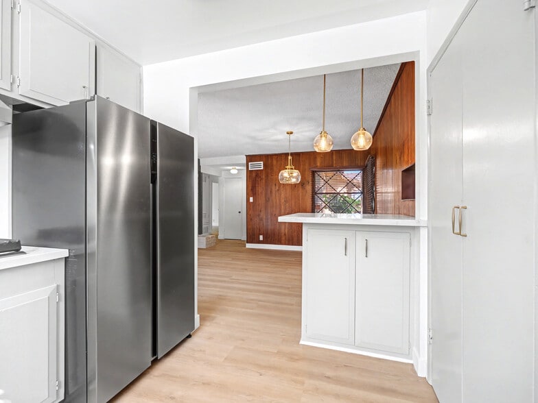 Building Photo - 4413 Canoga Dr