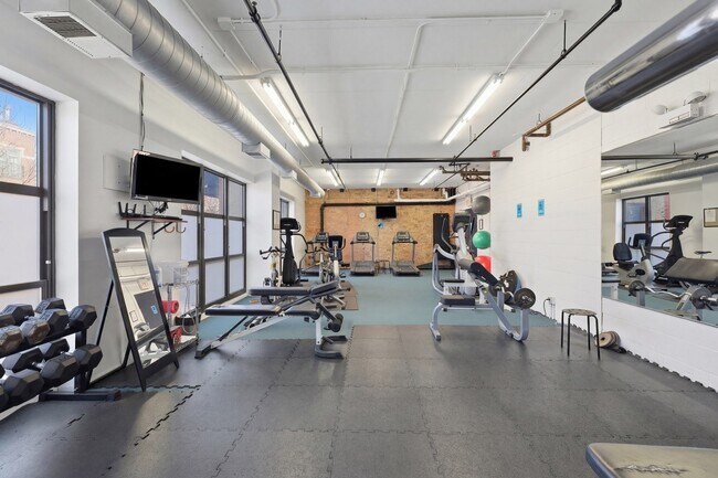 Building Photo - 1735 W Diversey Pkwy