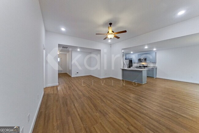 Building Photo - 142 Hughes Dr