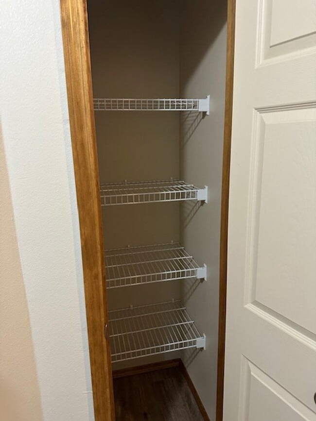 Building Photo - 3 bedroom Upscale home Mid town