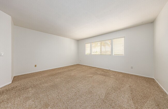 Building Photo - Beautiful Updated Home in Reche Canyon