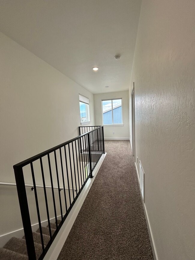 Building Photo - New Townhome