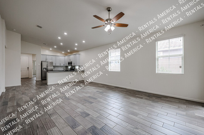 Building Photo - Amazing 4 BR / 3 BA Smart Home w/ Pool in ...