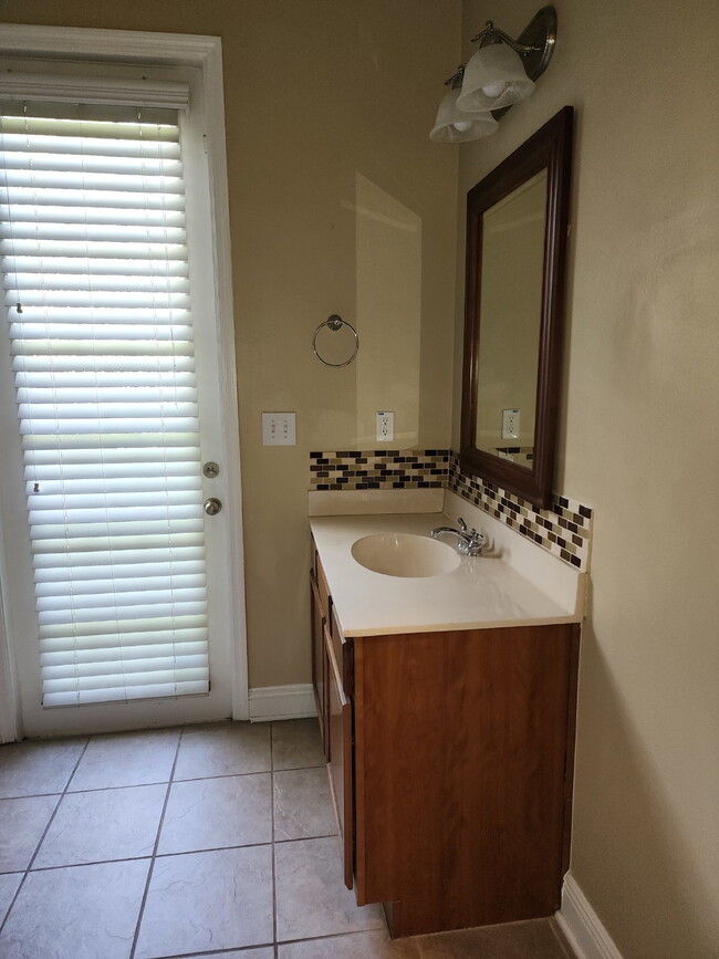 Building Photo - 8505 Lagerfeld Dr