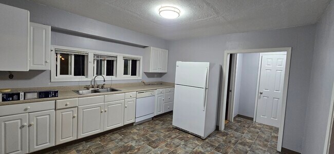 Building Photo - Ash