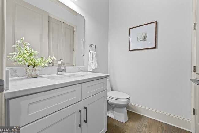 Building Photo - 1742 Helen Dr NE