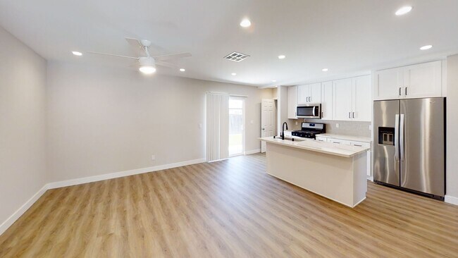 Building Photo - Newly Renovated, 7 BD 4 BR, Close to Campus!
