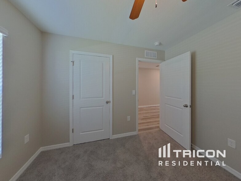 Building Photo - 3057 Pink Gerbera Sq