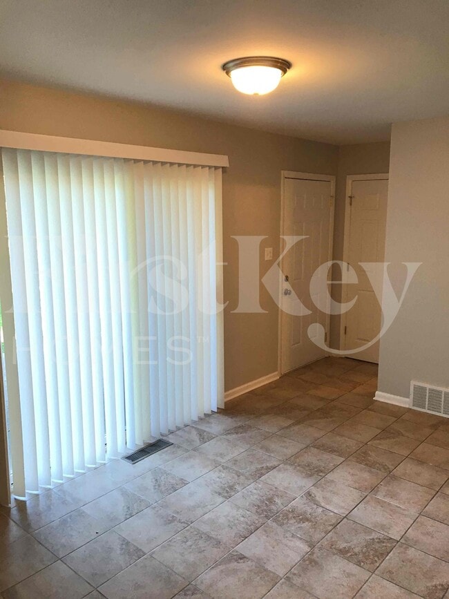 Building Photo - 17621 Grandview Dr