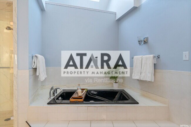 Building Photo - 1577 E Tomahawk Dr