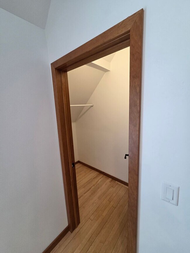 Building Photo - 2904 Parkridge Ave