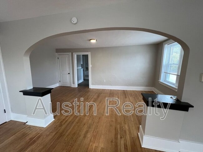 Building Photo - 2173 S Big Bend Blvd