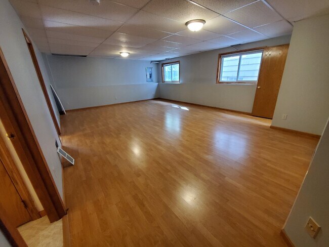 Building Photo - Gopher Nation Check out this 5 bedroom house with TWO massive living rooms