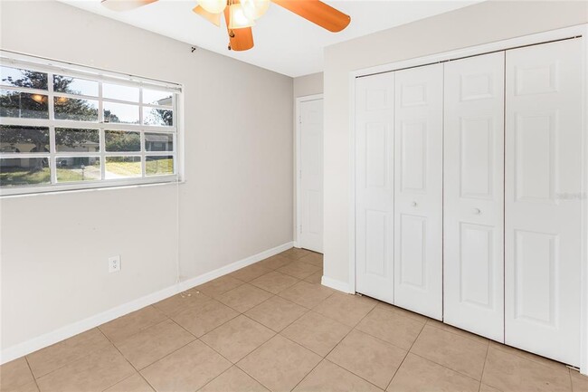 Building Photo - 2707 Lakewood Ln