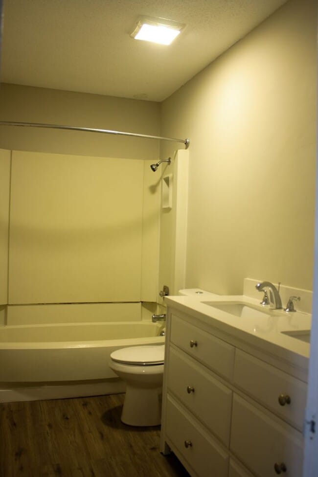 Building Photo - 3 bed 2.5 bath in East Brainerd