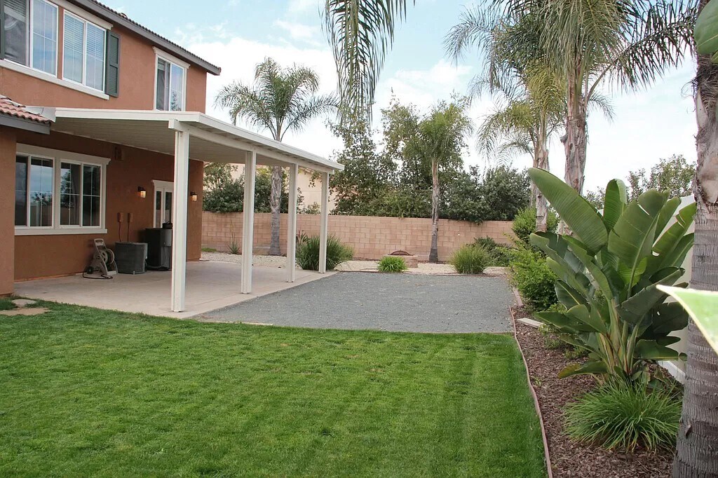 Building Photo - 9380 Dauchy Ave