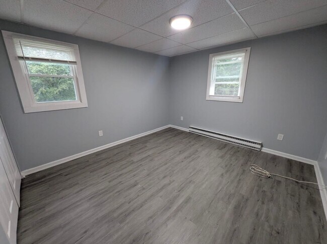 Building Photo - Renovated 1-Bedroom Apartment in Troy – Pe...