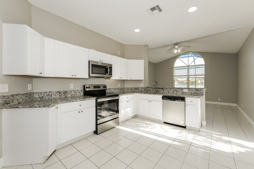 Building Photo - 7673 Springfield Lake Dr
