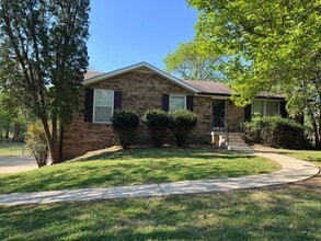 Building Photo - Must see!! 3BD/3BA Fully Finished Basement and Corner Lot!!