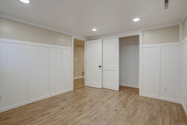 Building Photo - Beautifully renovated ranch home with drea...