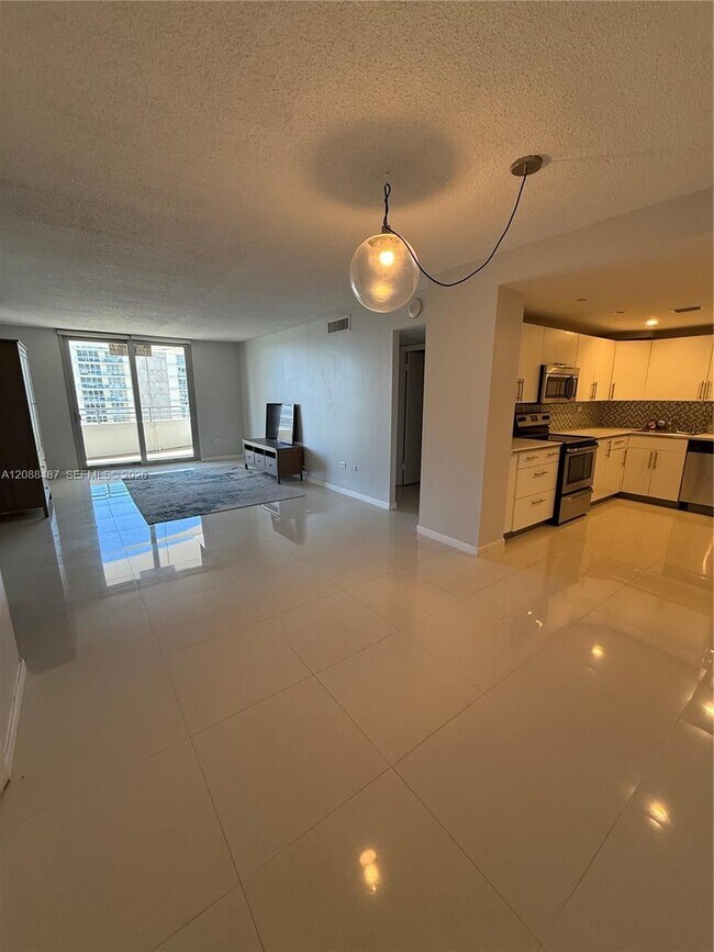 Building Photo - 5555 Collins Ave