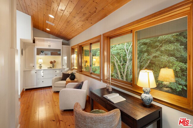 Building Photo - 7972 Mulholland Dr