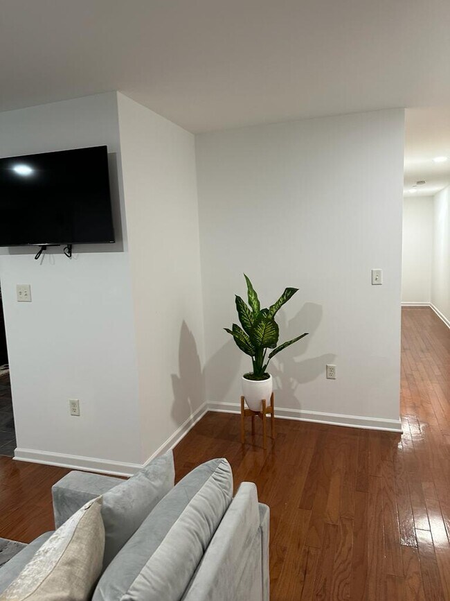 Building Photo - 1130 Fairmount Ave