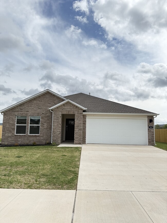 Building Photo - 562 Arizona St