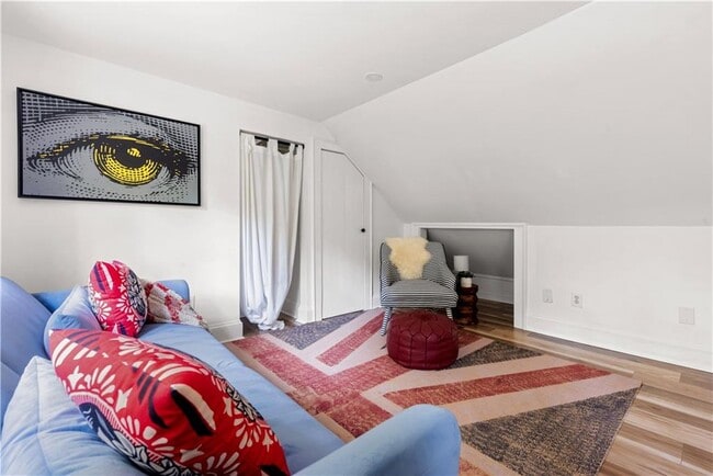 Building Photo - 720 Mollie St SE